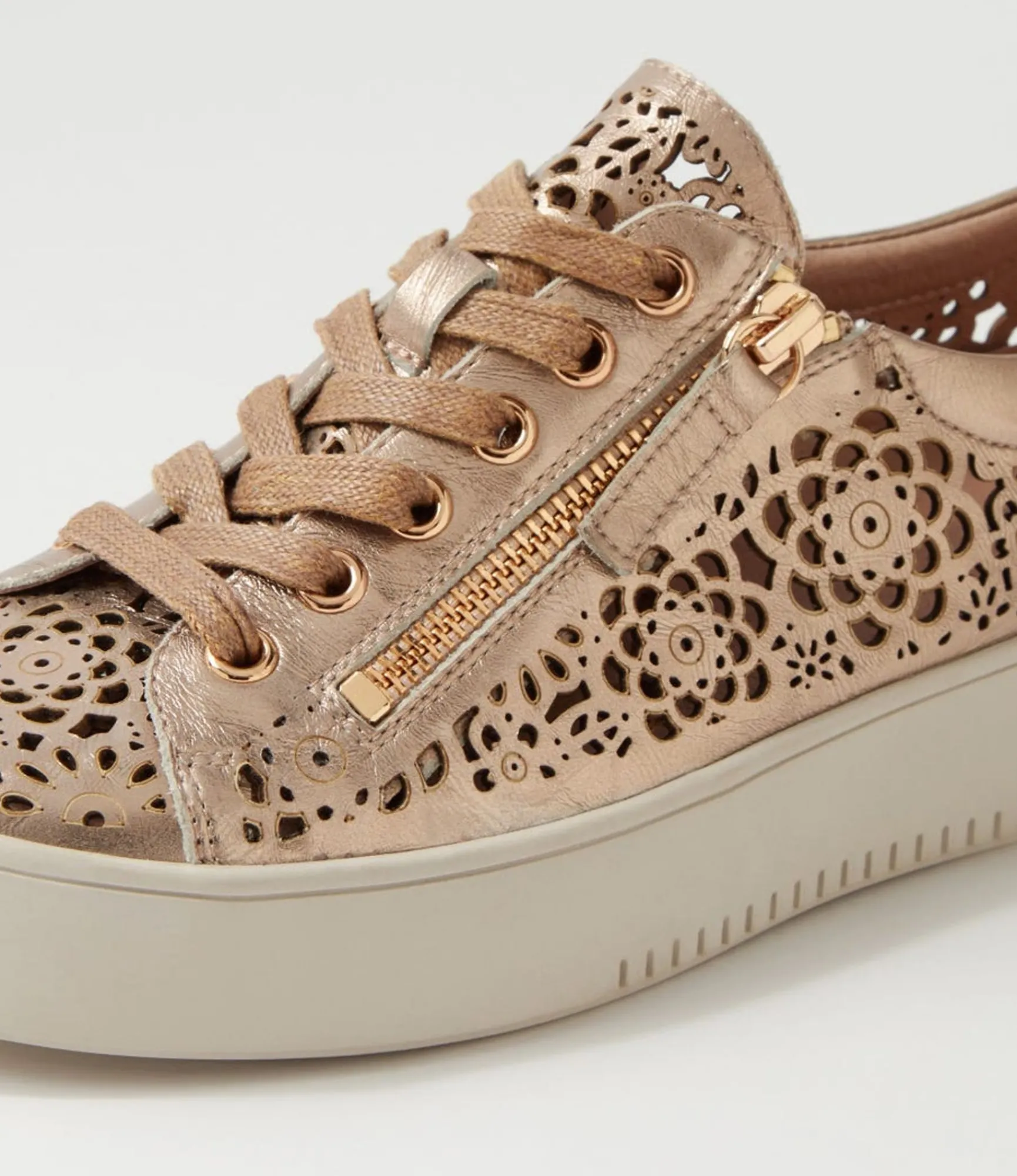 Hot Midas Shoes Landry Champagne Almond Shine Leather Sneakers